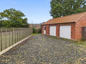 Garage - click for photo gallery